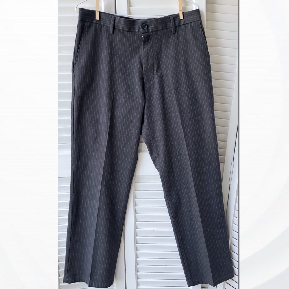 🍭EUC Dockers dark grey pinstriped pants Sz 32x30